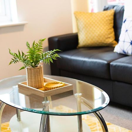 Executive 2 Bed Flat In Stockton Heath By Amazing Spaces Relocations Ltd وارينغتون المظهر الخارجي الصورة