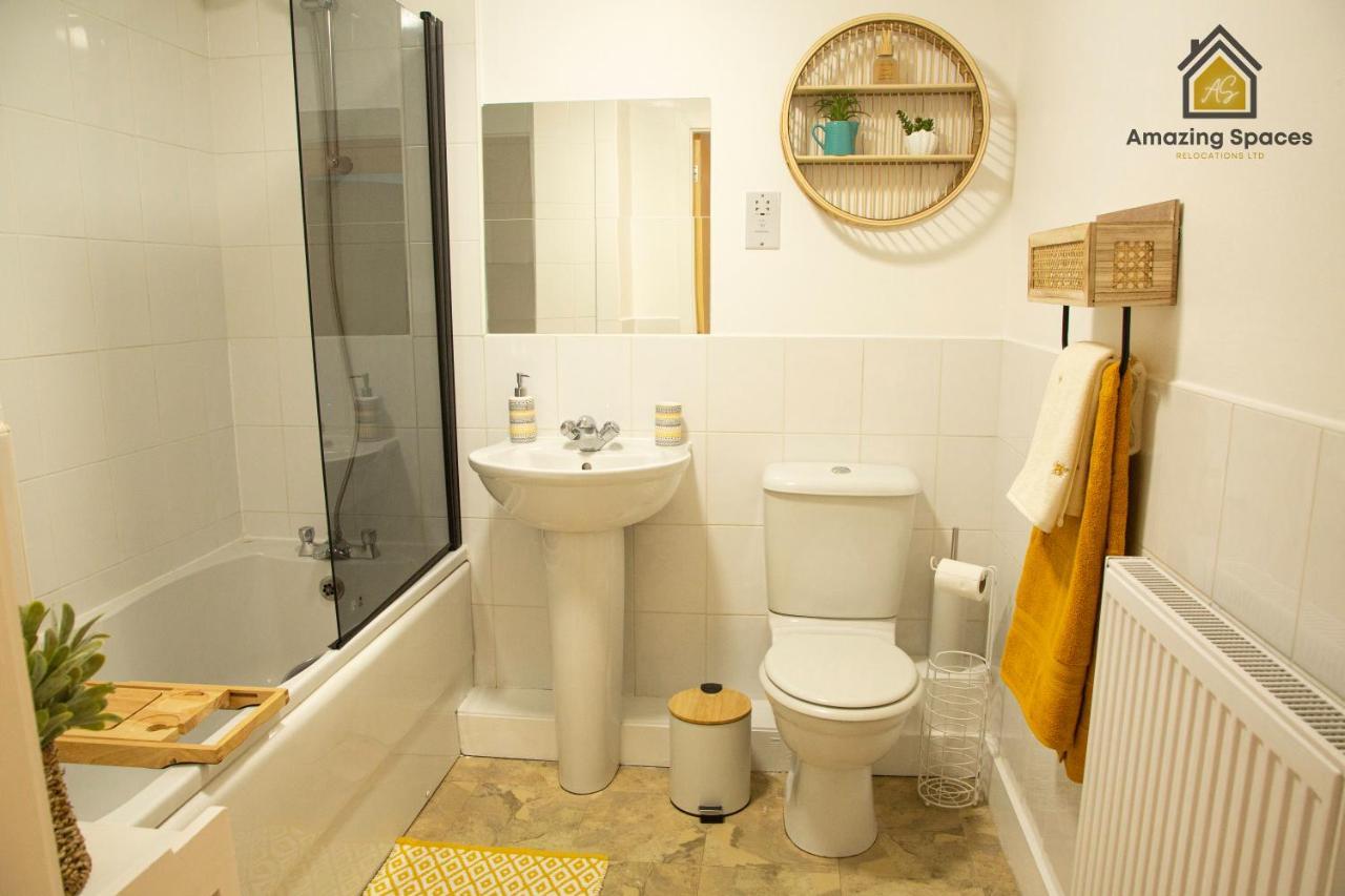 Executive 2 Bed Flat In Stockton Heath By Amazing Spaces Relocations Ltd وارينغتون المظهر الخارجي الصورة