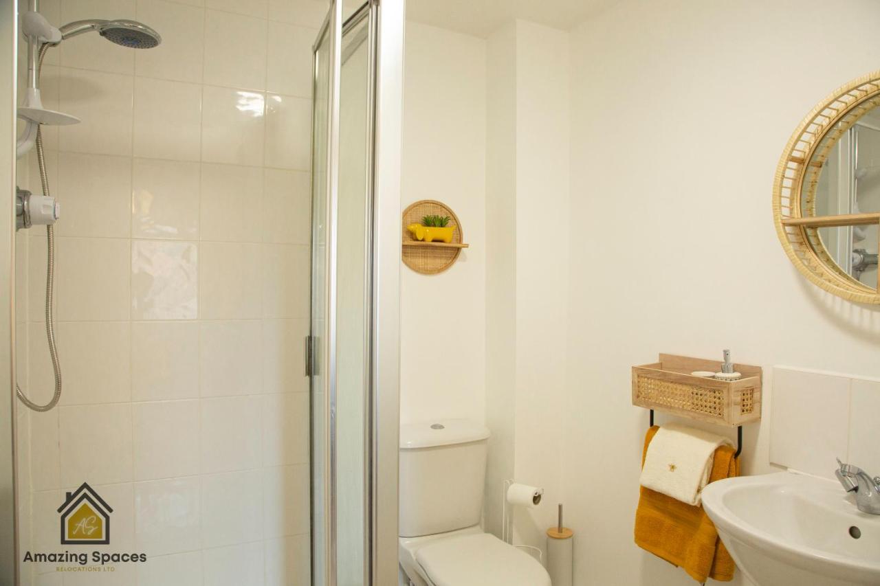 Executive 2 Bed Flat In Stockton Heath By Amazing Spaces Relocations Ltd وارينغتون المظهر الخارجي الصورة